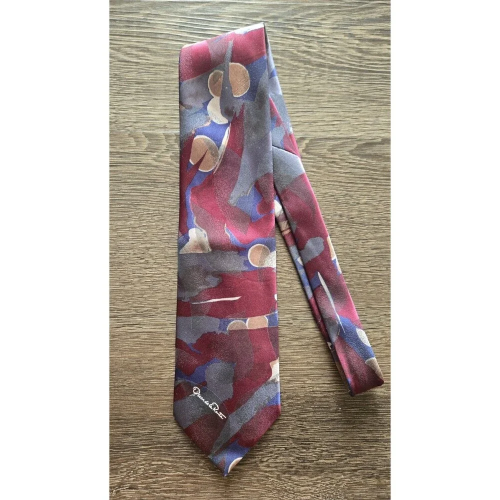 Oscar de la Renta Vintage Studio Men’s Silk Tie – Abstract Burgundy With Logo